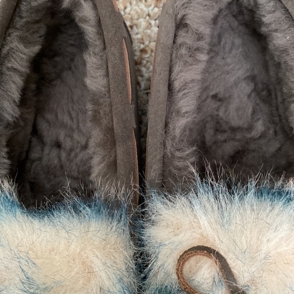 EMU Australia Moccasins / Slippers - Picture 3 of 9